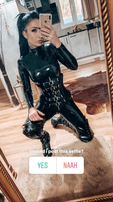 Inkedfleur_ nude pornstar image