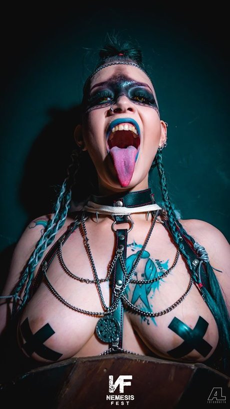 Niniah Wolfy sexy star img