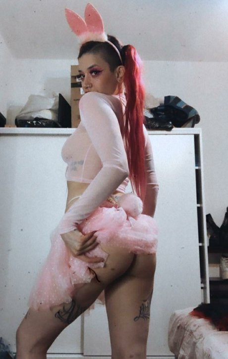 Niniah Wolfy naked actress photos