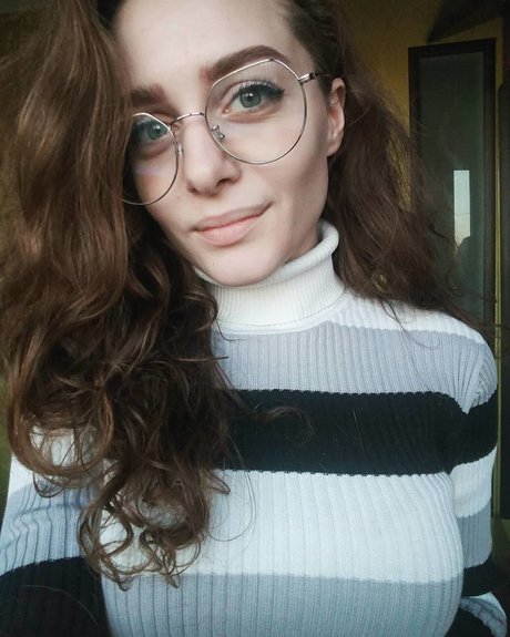 Ave Maria_ sex model picture