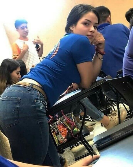 Aylin Guevara model art gallery