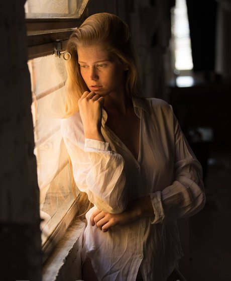 Anna Niro nude actress photo