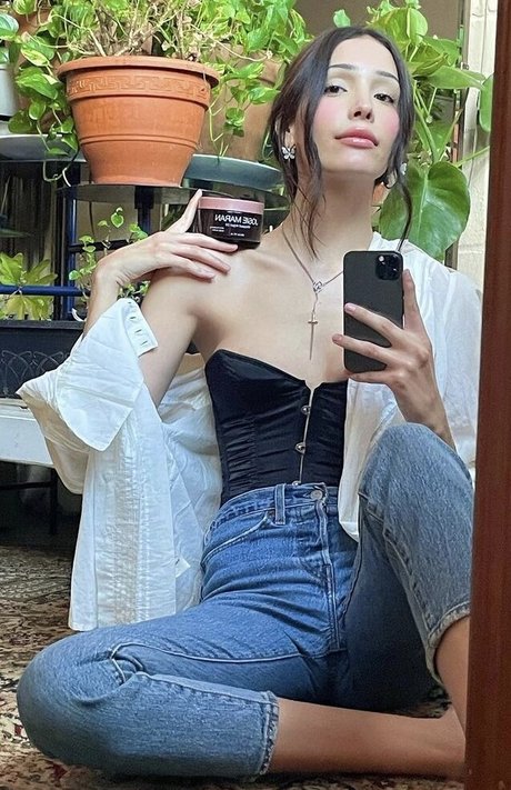 Zion Moreno model erotic photo