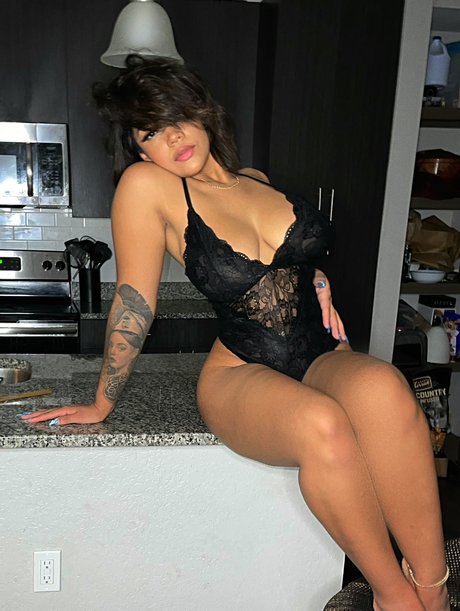 Honey Isabel star exclusive galleries