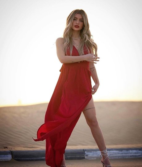 Linabmn naked pornstar photo