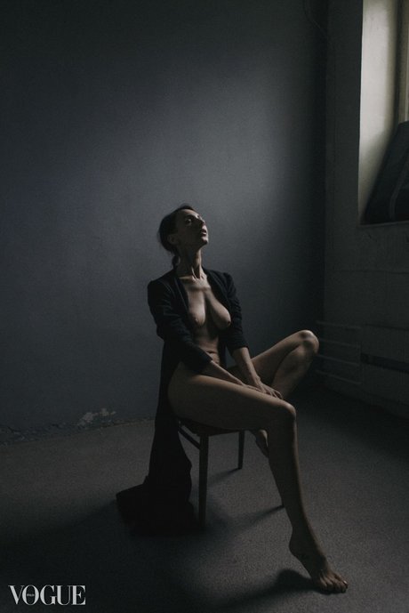 Natali kolibri model perfect pic