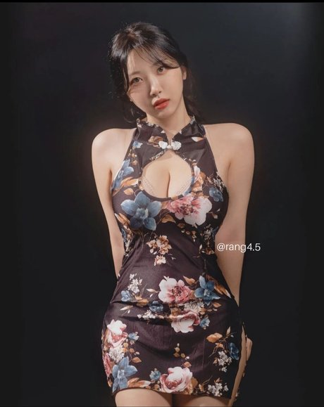 Mochilove star erotic photo