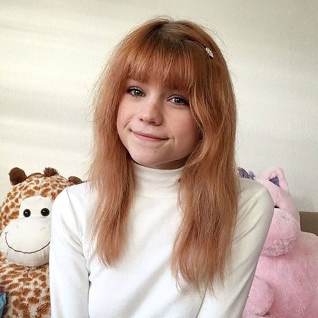 Lilsolle Chickpii pornstar adult gallery