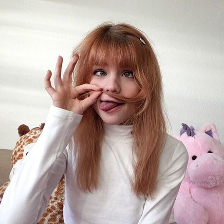 Lilsolle Chickpii xxx pornstar pics