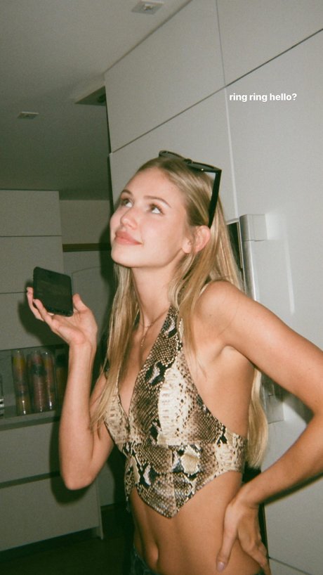 Scarlett Rose Leithold hd actress pics