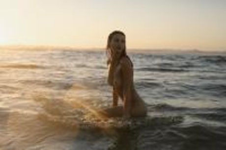 Nikki Hillier model hot photos