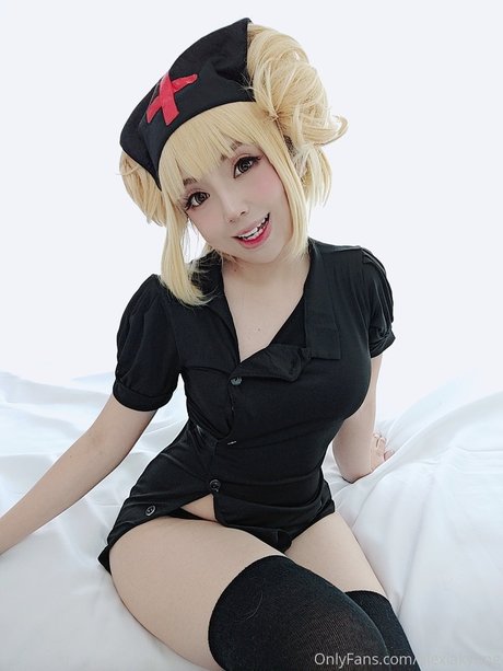 Alexia Kyung model art galleries