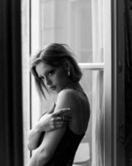 Roxane Eylaud_ pretty pornstar img