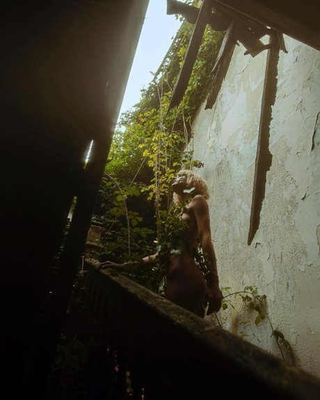 Roxane Eylaud_ sex pornstar img