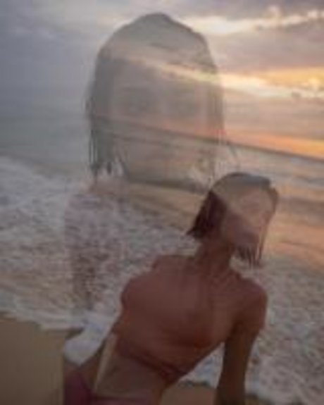 Roxane Eylaud_ star top picture