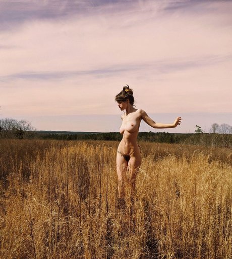 Taye Rose pretty star pics