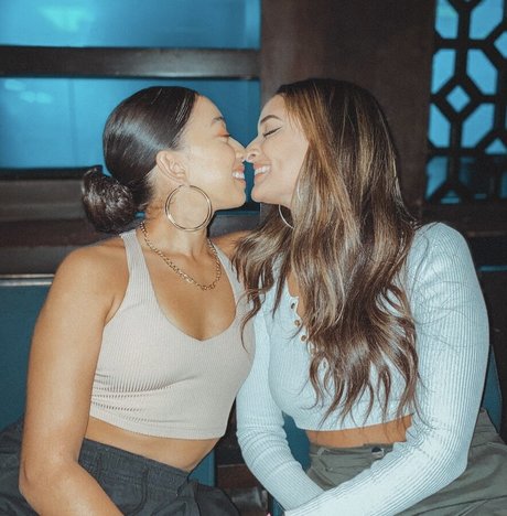 Kassandra Lee_ art model pics