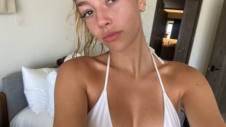 Sissy Sheridan sexy model pic