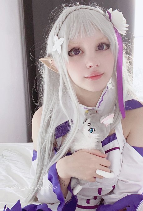 Alice Marshmellow model art pic