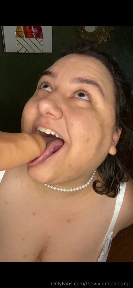 Theviviennedelarge star pornographic image