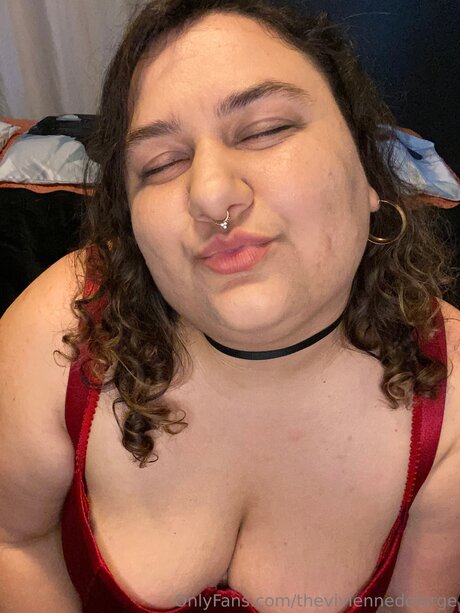 Theviviennedelarge pornstar naked image