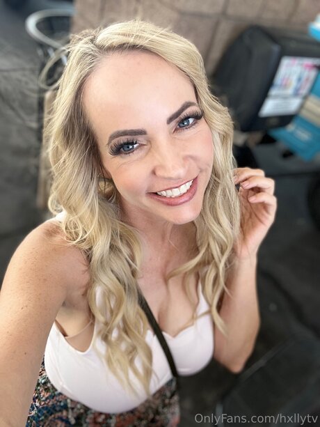 Hxllytv hot model gallery