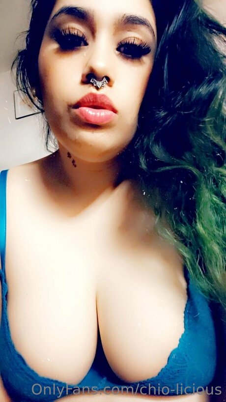 Chio Licious sexy model img