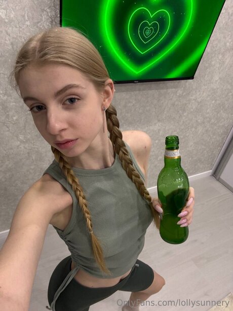 Lollysunnery top actress img