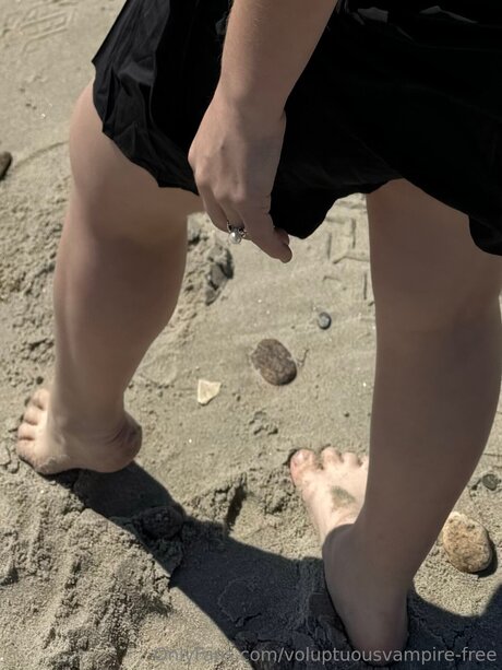 Voluptuousvampire Free adult actress img