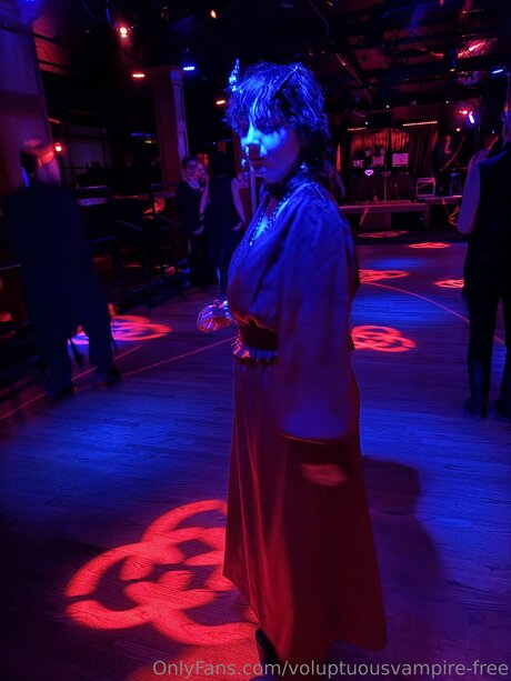 Voluptuousvampire Free model sexy image