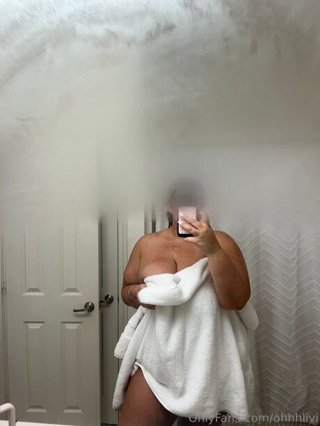 Ohhhlivi model nude img