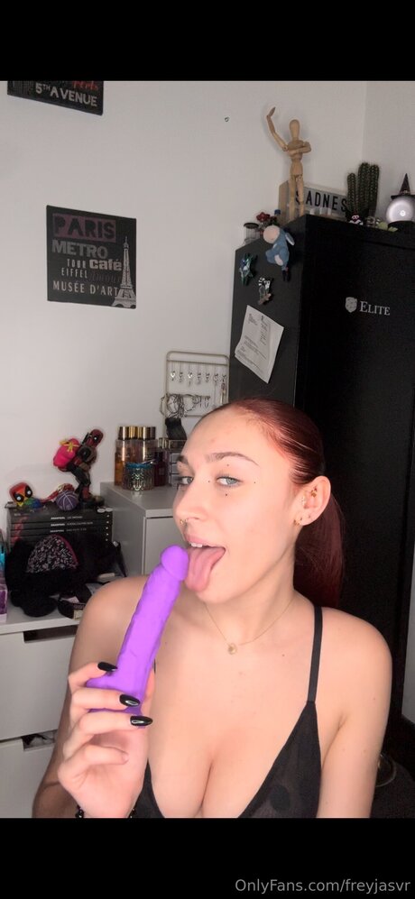 Freyjasvr xxx pornstar image