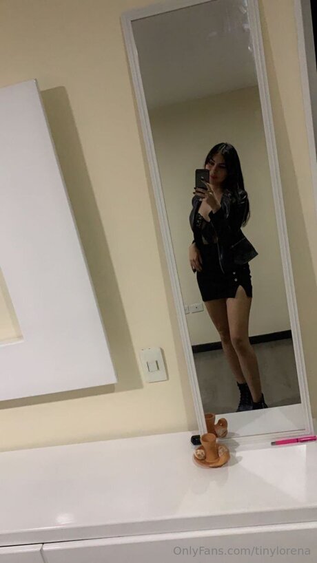 Tinylorena model nudes image