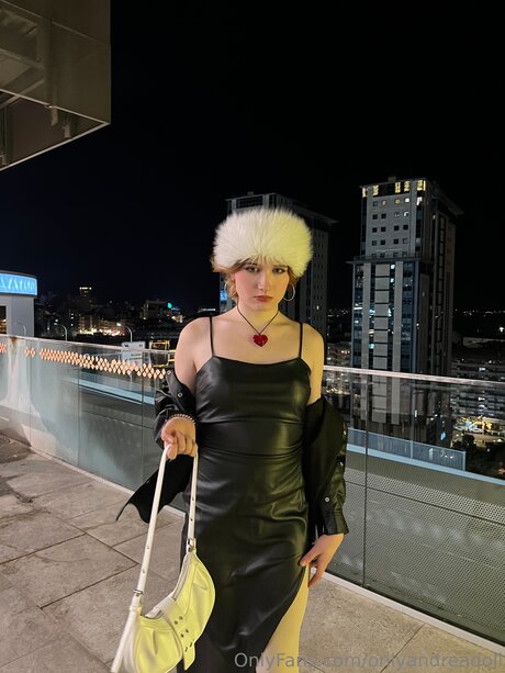 Onlyandreadoll adult star image