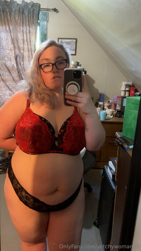 Witchywoman98 naked model images