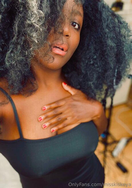 Hypnotik Kiskeya porn model pic