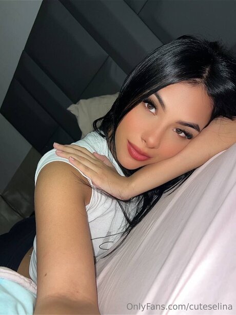 Cuteselina model pretty img