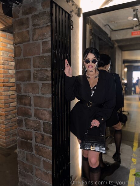 Bellasohot erotic model pictures