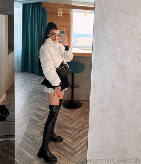 Bellasohot erotic model images