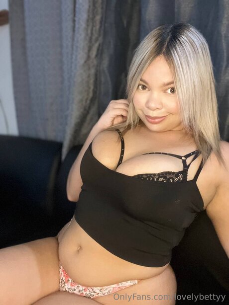 Lovelybettyy naked star picture