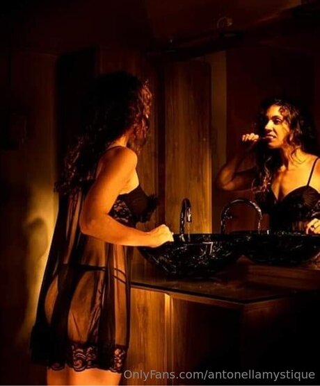 Ladyaria Hot model nude picture