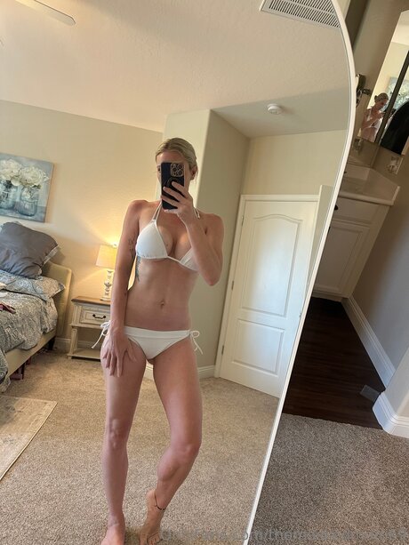 Themaskedmom69 naked star img