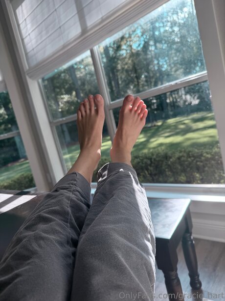 Gracie Hart naked model photos