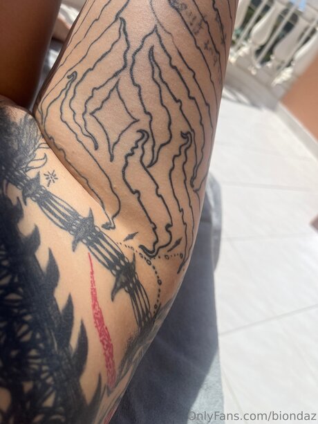 Biondaz beautiful star photo