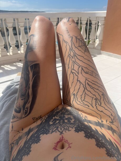 Biondaz model pornographic images