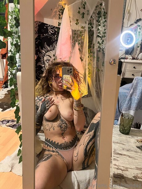 Biondaz model sexy gallery