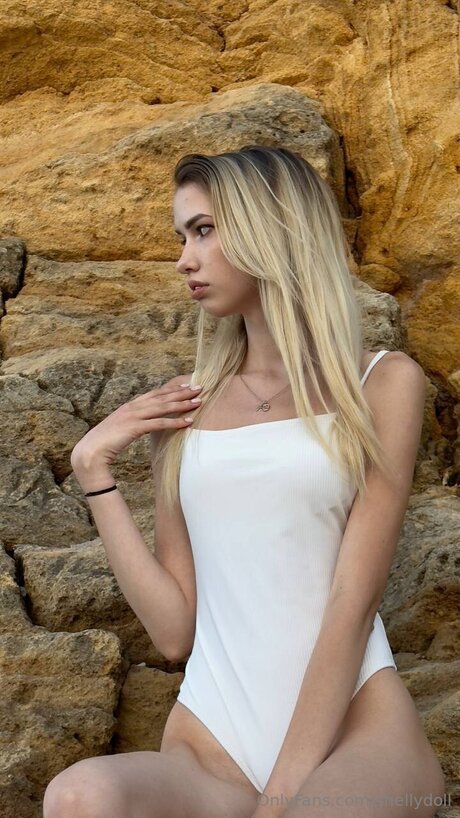 Shellydoll model hot photos