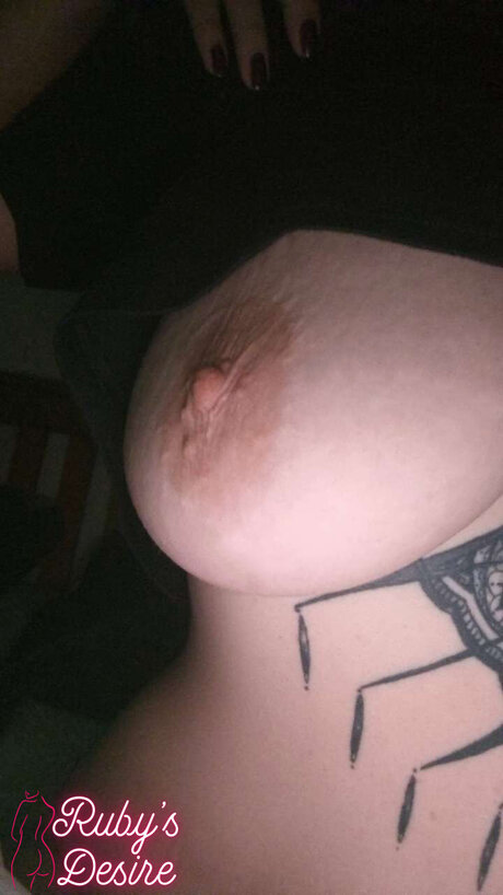 Rubysdesire pornstar naked picture