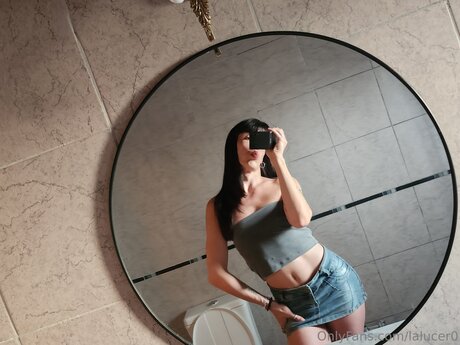 Lalucer0 model hot images