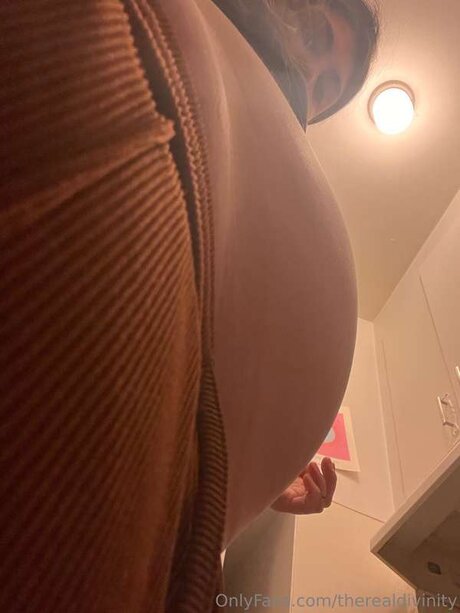 Therealdivinity star top pics